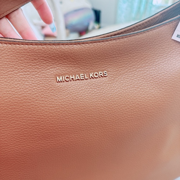 Michael Kors MICHAEL KORS Ashbury Slouchy Large Leather Shoulder Bag /NWT - Picture 4 of 10